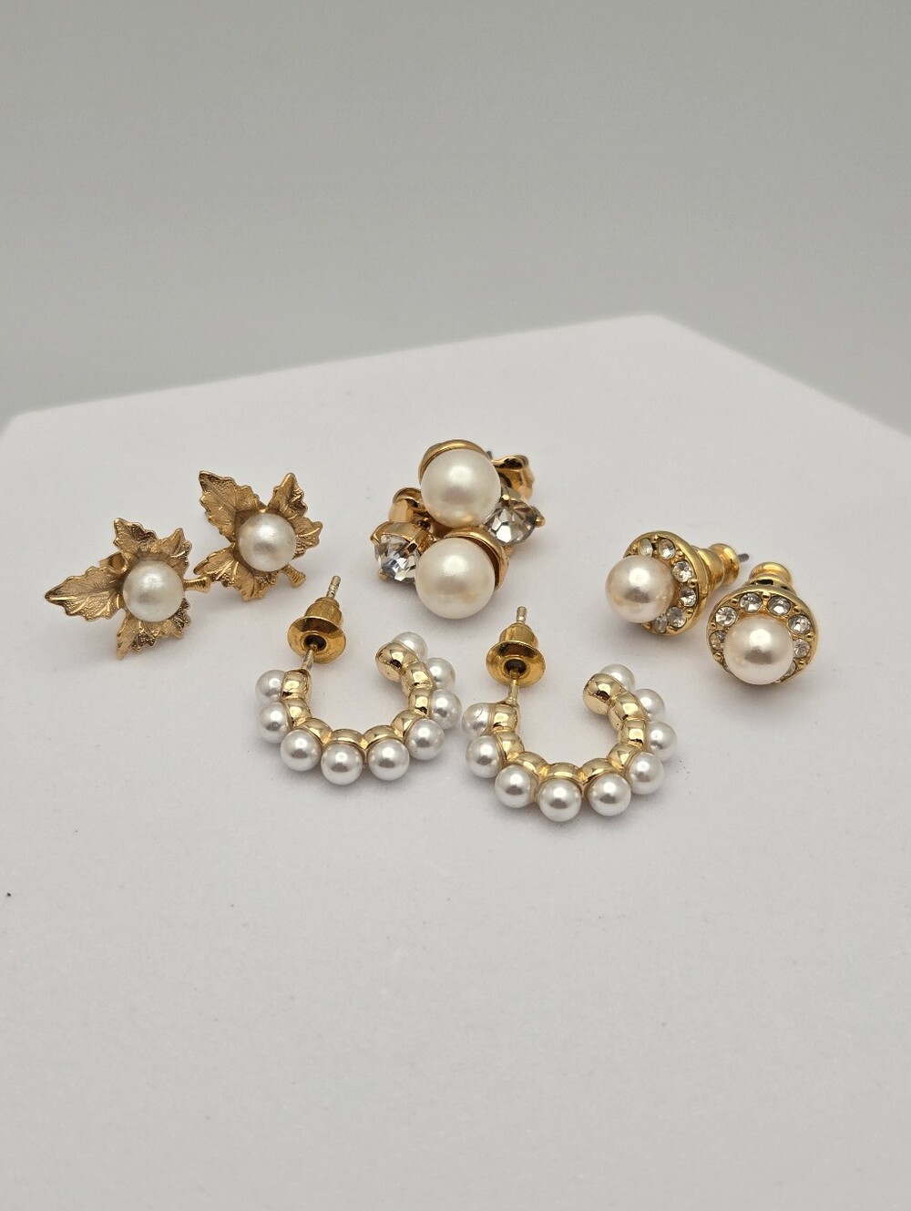 4 Pair Gold Tone Stud Earring Set Leaf Faux Pearl Halo Earrings New 1/2''